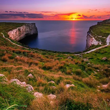 Sea View New Penthouse Terrace & Garage Parking Apartament St. Paul's Bay