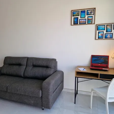 Sea View New Penthouse Terrace & Garage Parking דירה *