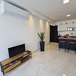 Sea View New Penthouse Terrace & Garage Parking Apartamento